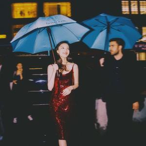 美女爱爱嫩毛视频
